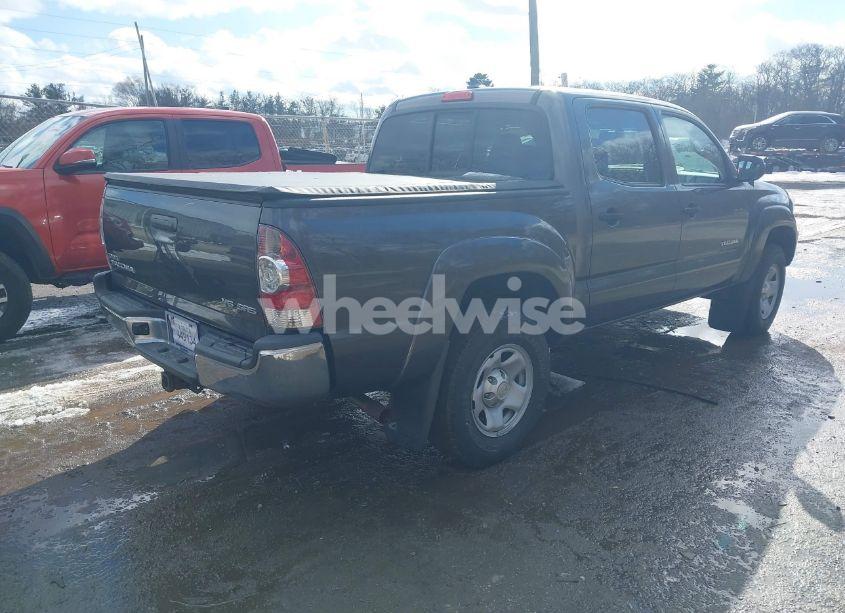 Photo 4 of 2015 Toyota Tacoma BASE V6 (VIN 3TMLU4EN4FM191277)