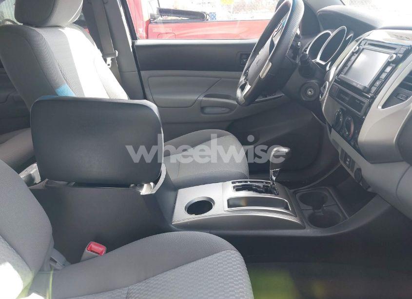 Photo 5 of 2015 Toyota Tacoma BASE V6 (VIN 3TMLU4EN4FM191277)