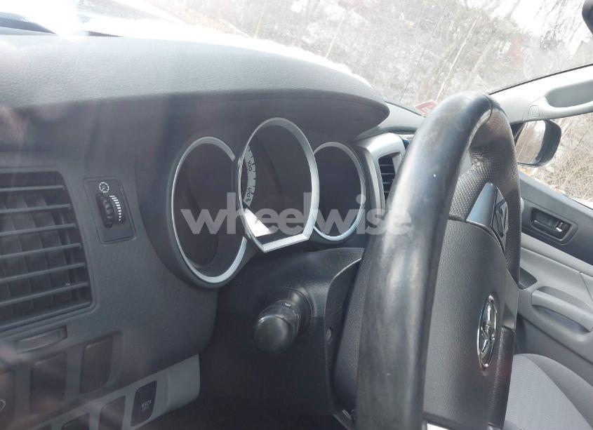 Photo 7 of 2015 Toyota Tacoma BASE V6 (VIN 3TMLU4EN4FM191277)
