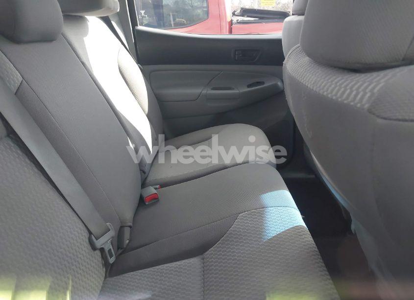 Photo 8 of 2015 Toyota Tacoma BASE V6 (VIN 3TMLU4EN4FM191277)