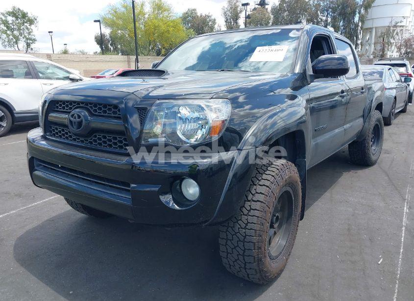 Photo 2 of 2011 Toyota Tacoma BASE V6 (VIN 3TMLU4EN5BM075967)