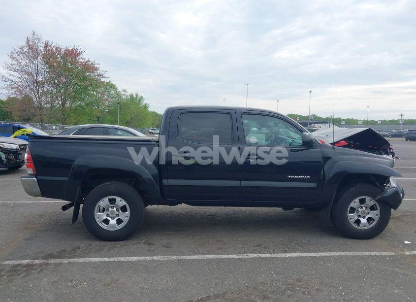Photo 13 of 2013 Toyota Tacoma BASE V6 (VIN 3TMLU4EN5DM107819)