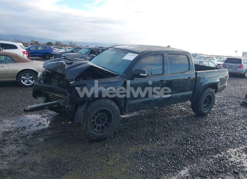 Photo 2 of 2013 Toyota Tacoma DOUBLE CAB (VIN 3TMLU4EN5DM121607)