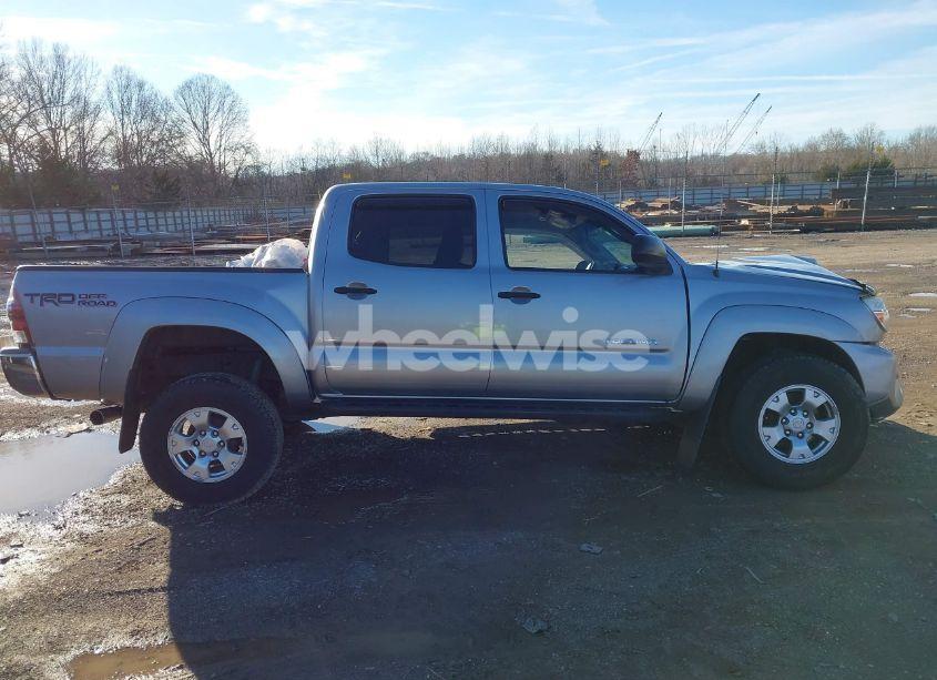 Photo 13 of 2014 Toyota Tacoma DOUBLE CAB (VIN 3TMLU4EN5EM135783)