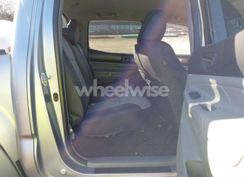 Photo 8 of 2014 Toyota Tacoma DOUBLE CAB (VIN 3TMLU4EN5EM135783)