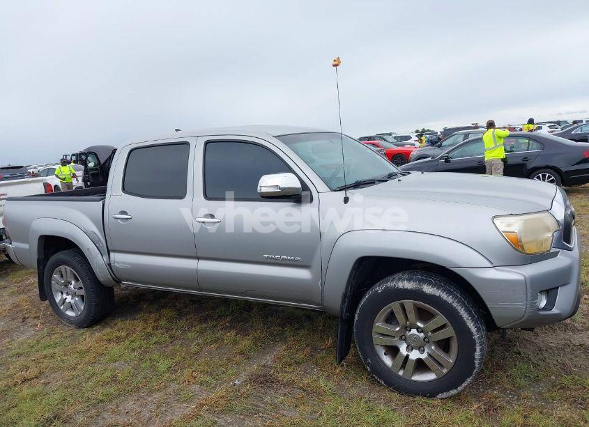 Photo 12 of 2014 Toyota Tacoma BASE V6 (VIN 3TMLU4EN5EM143687)