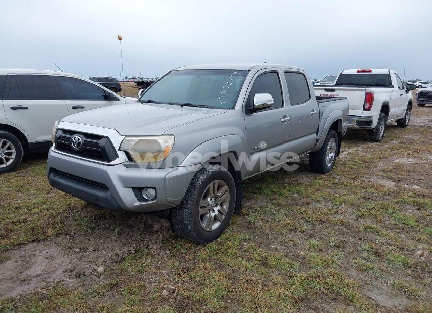 Photo 2 of 2014 Toyota Tacoma BASE V6 (VIN 3TMLU4EN5EM143687)