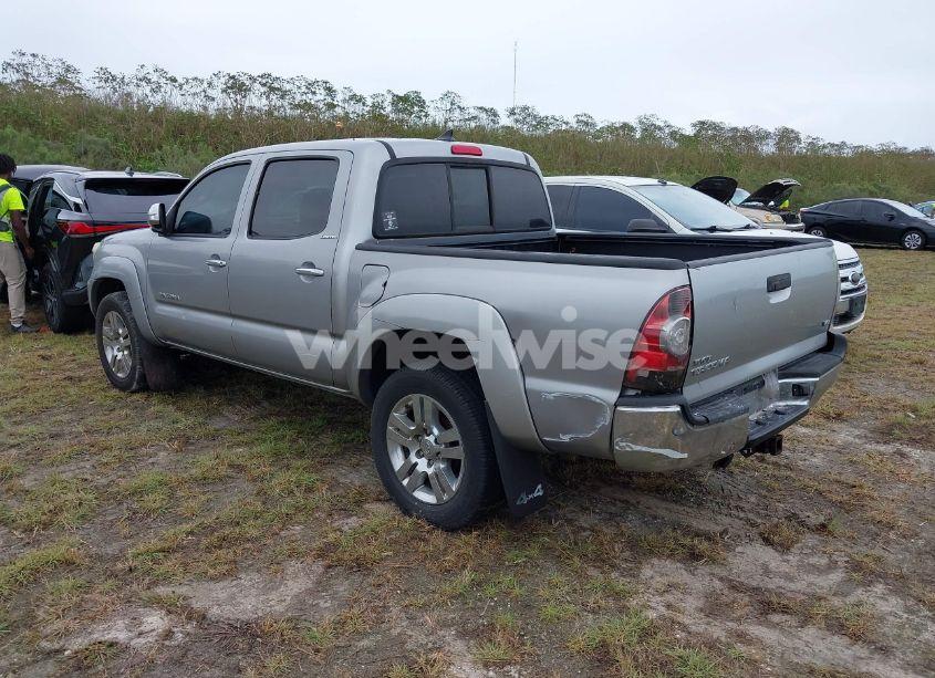 Photo 3 of 2014 Toyota Tacoma BASE V6 (VIN 3TMLU4EN5EM143687)