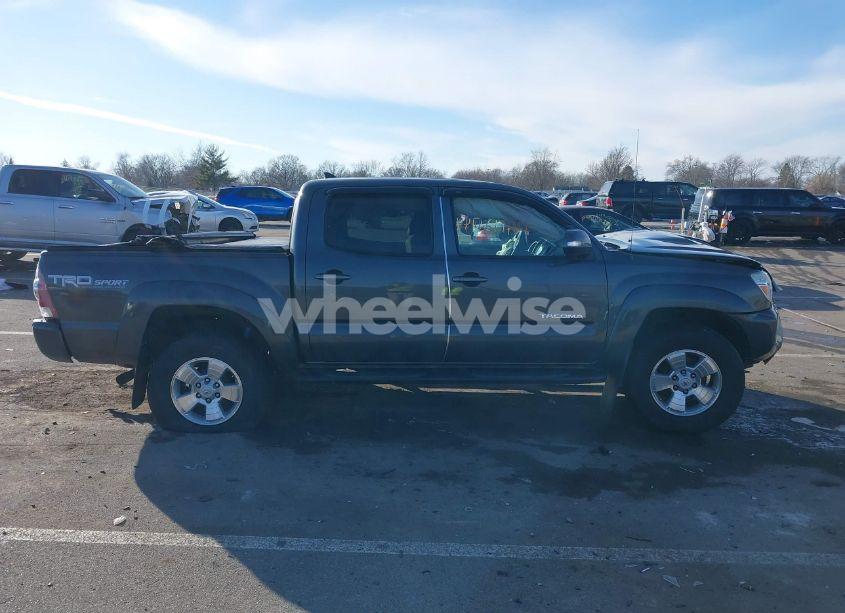 Photo 13 of 2015 Toyota Tacoma DOUBLE CAB/TRD PRO (VIN 3TMLU4EN5FM175671)