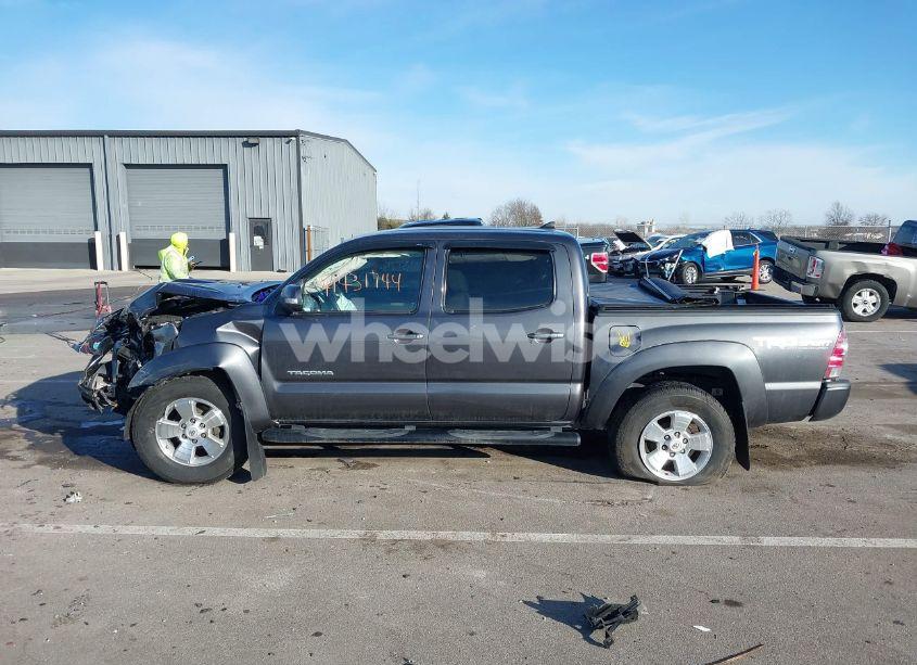 Photo 14 of 2015 Toyota Tacoma DOUBLE CAB/TRD PRO (VIN 3TMLU4EN5FM175671)