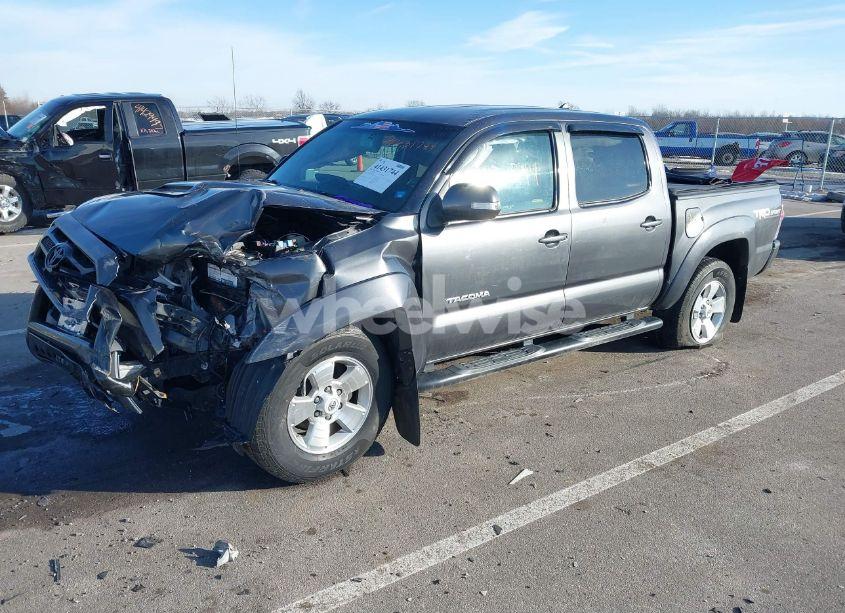 Photo 2 of 2015 Toyota Tacoma DOUBLE CAB/TRD PRO (VIN 3TMLU4EN5FM175671)