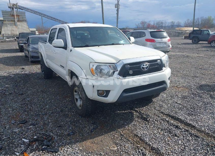 2015 Toyota Tacoma BASE V6 (VIN 3TMLU4EN5FM188601) main photo