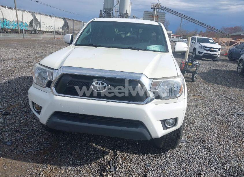 Photo 13 of 2015 Toyota Tacoma BASE V6 (VIN 3TMLU4EN5FM188601)