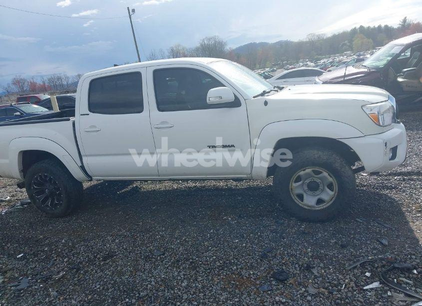 Photo 14 of 2015 Toyota Tacoma BASE V6 (VIN 3TMLU4EN5FM188601)