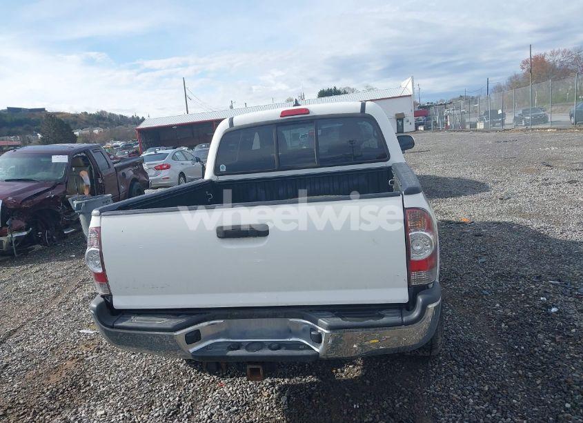 Photo 17 of 2015 Toyota Tacoma BASE V6 (VIN 3TMLU4EN5FM188601)