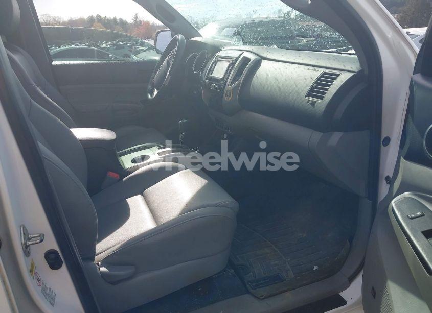 Photo 5 of 2015 Toyota Tacoma BASE V6 (VIN 3TMLU4EN5FM188601)