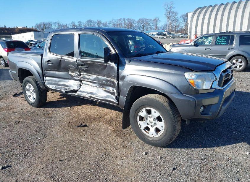 2015 Toyota Tacoma BASE V6 (VIN 3TMLU4EN5FM199937) main photo