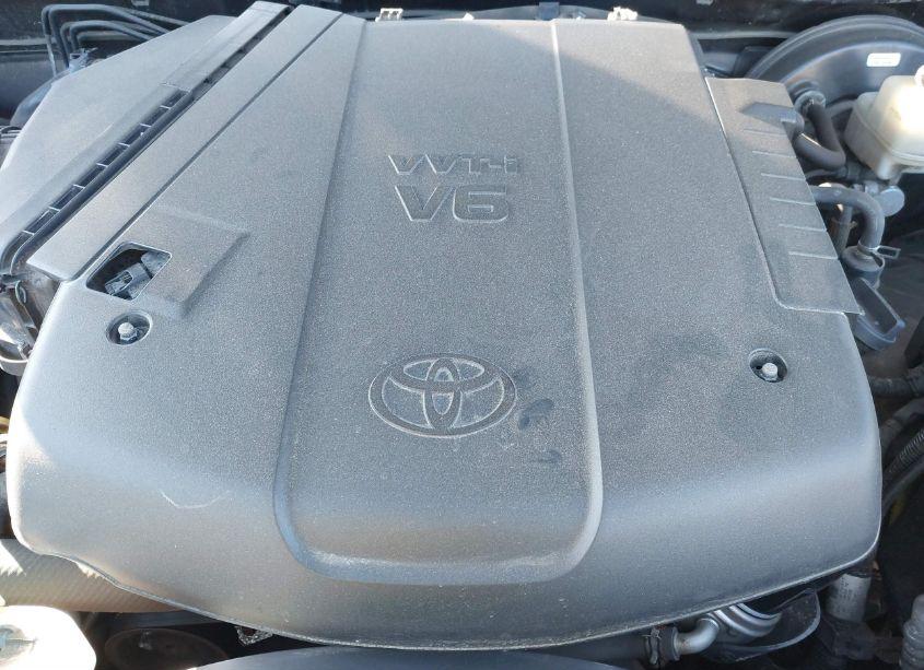 Photo 10 of 2015 Toyota Tacoma BASE V6 (VIN 3TMLU4EN5FM199937)