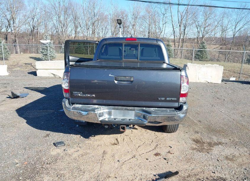 Photo 16 of 2015 Toyota Tacoma BASE V6 (VIN 3TMLU4EN5FM199937)