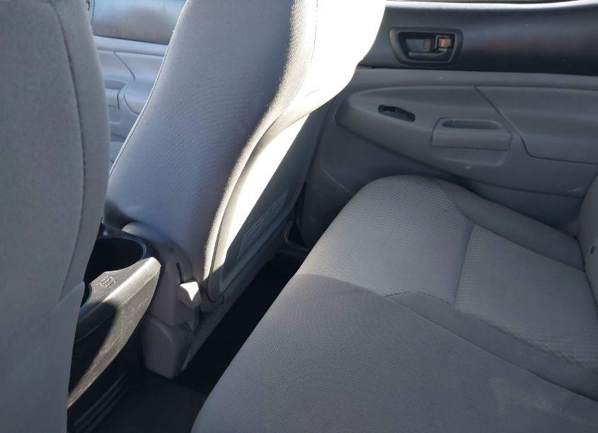 Photo 8 of 2015 Toyota Tacoma BASE V6 (VIN 3TMLU4EN5FM199937)