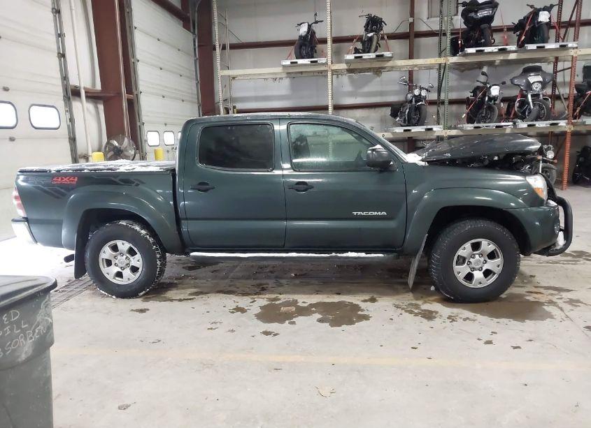 Photo 13 of 2011 Toyota Tacoma DOUBLE CAB (VIN 3TMLU4EN6BM063889)
