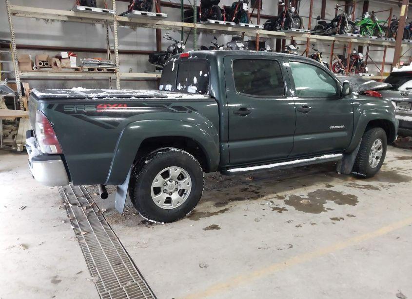 Photo 4 of 2011 Toyota Tacoma DOUBLE CAB (VIN 3TMLU4EN6BM063889)