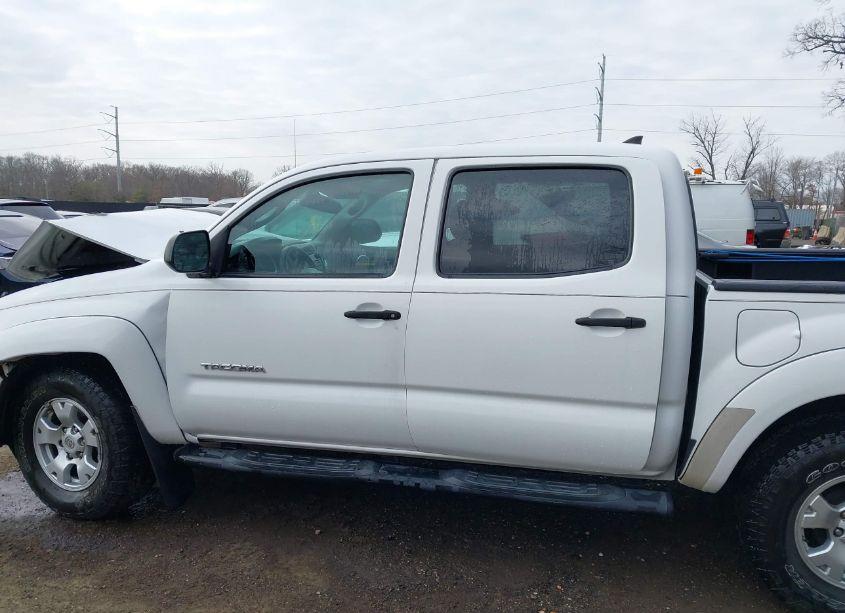 Photo 15 of 2012 Toyota Tacoma DOUBLE CAB (VIN 3TMLU4EN6CM095937)