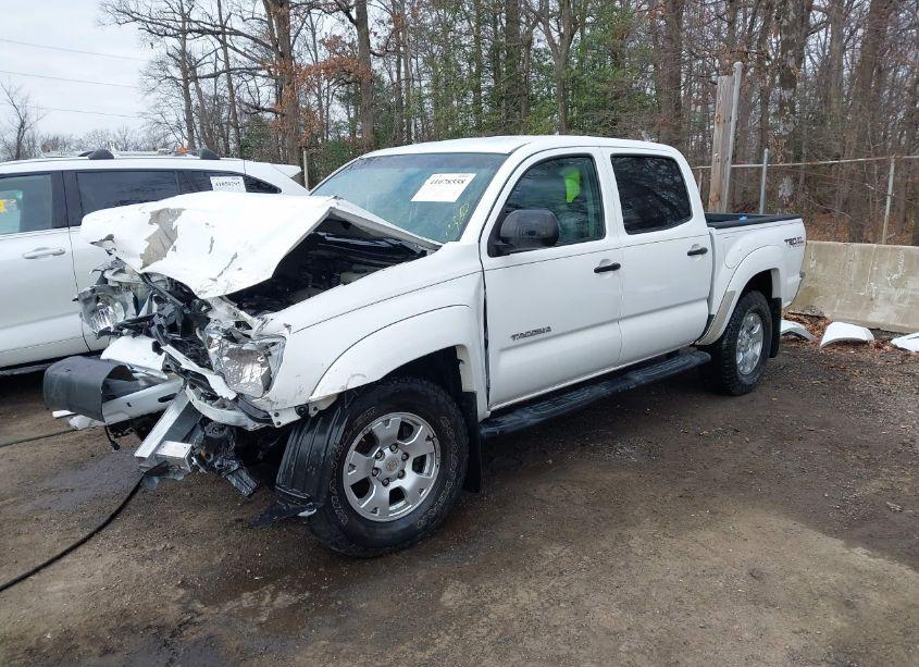 Photo 2 of 2012 Toyota Tacoma DOUBLE CAB (VIN 3TMLU4EN6CM095937)