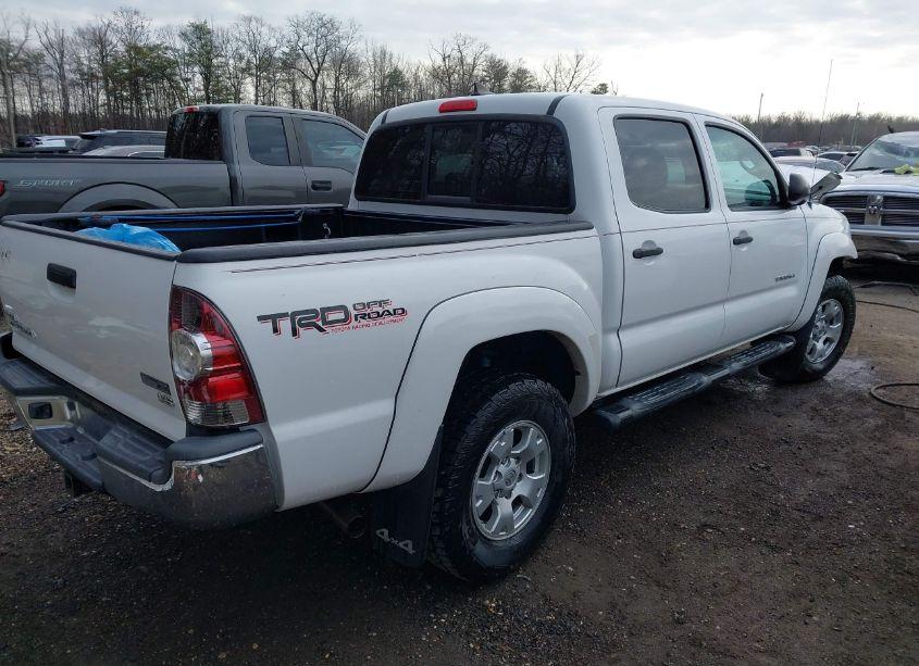 Photo 4 of 2012 Toyota Tacoma DOUBLE CAB (VIN 3TMLU4EN6CM095937)