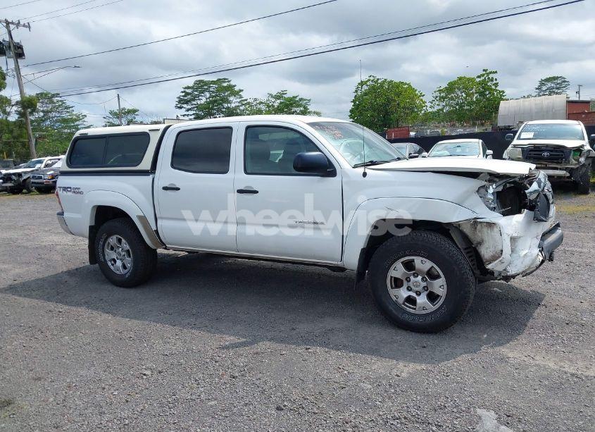 Photo 13 of 2015 Toyota Tacoma BASE V6/TRD PRO (VIN 3TMLU4EN6FM185335)