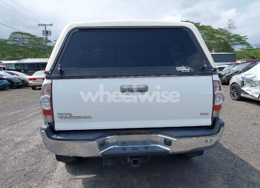 Photo 16 of 2015 Toyota Tacoma BASE V6/TRD PRO (VIN 3TMLU4EN6FM185335)