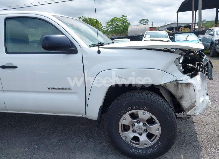 Photo 17 of 2015 Toyota Tacoma BASE V6/TRD PRO (VIN 3TMLU4EN6FM185335)