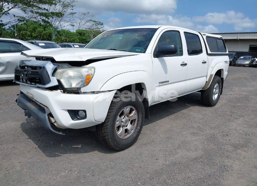 Photo 2 of 2015 Toyota Tacoma BASE V6/TRD PRO (VIN 3TMLU4EN6FM185335)
