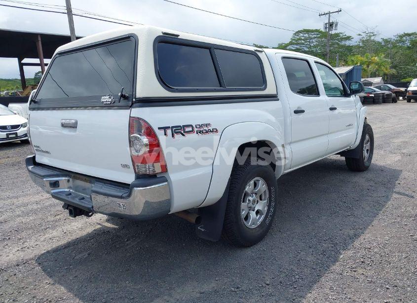 Photo 4 of 2015 Toyota Tacoma BASE V6/TRD PRO (VIN 3TMLU4EN6FM185335)
