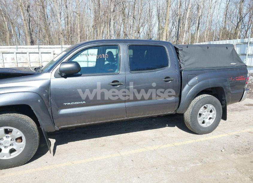 Photo 14 of 2015 Toyota Tacoma BASE V6 (VIN 3TMLU4EN6FM194780)