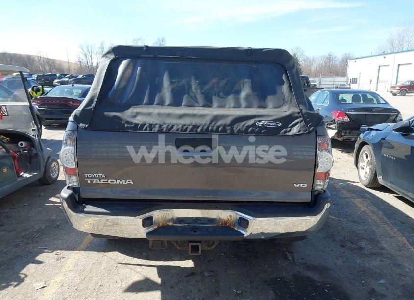 Photo 16 of 2015 Toyota Tacoma BASE V6 (VIN 3TMLU4EN6FM194780)