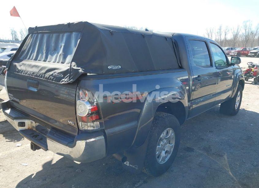 Photo 4 of 2015 Toyota Tacoma BASE V6 (VIN 3TMLU4EN6FM194780)