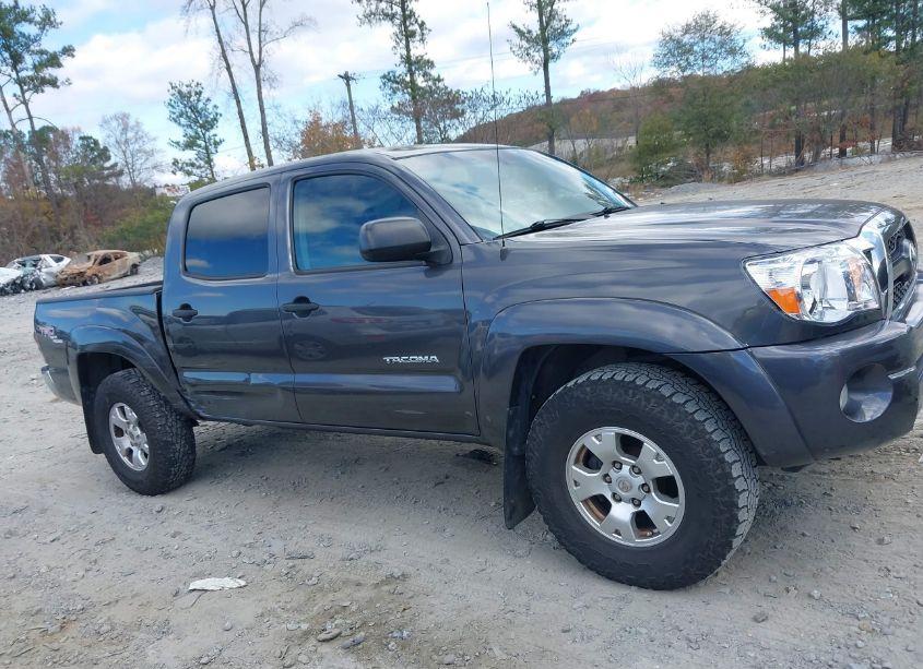 Photo 13 of 2011 Toyota Tacoma DOUBLE CAB (VIN 3TMLU4EN7BM077980)