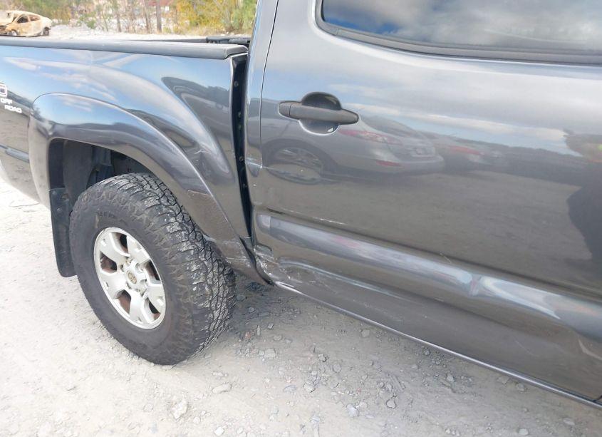 Photo 6 of 2011 Toyota Tacoma DOUBLE CAB (VIN 3TMLU4EN7BM077980)