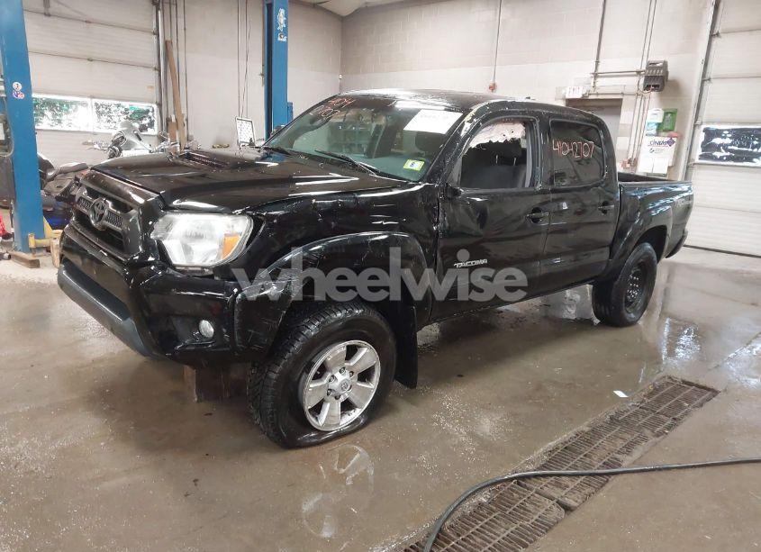 Photo 2 of 2014 Toyota Tacoma DOUBLE CAB (VIN 3TMLU4EN7EM159275)