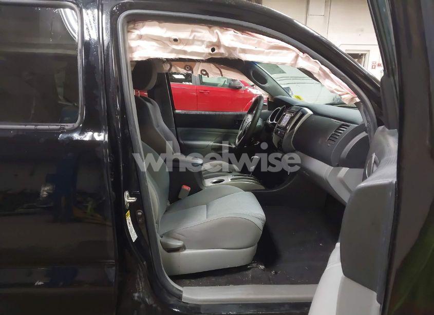 Photo 5 of 2014 Toyota Tacoma DOUBLE CAB (VIN 3TMLU4EN7EM159275)