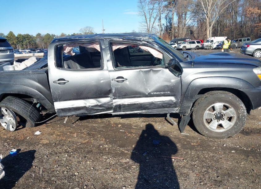 Photo 13 of 2015 Toyota Tacoma DOUBLE CAB/TRD PRO (VIN 3TMLU4EN7FM187143)