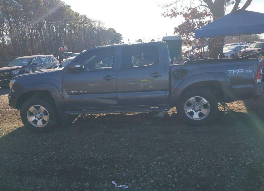 Photo 14 of 2015 Toyota Tacoma DOUBLE CAB/TRD PRO (VIN 3TMLU4EN7FM187143)