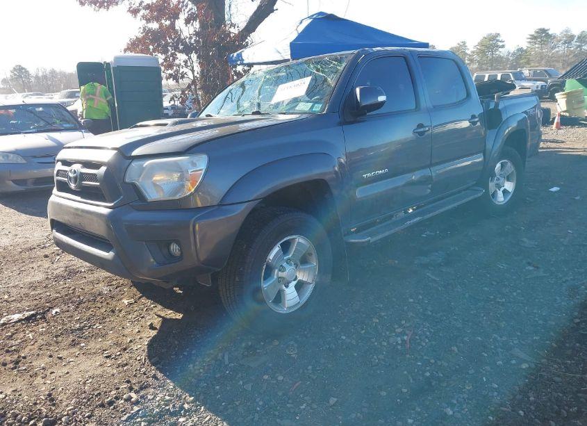 Photo 2 of 2015 Toyota Tacoma DOUBLE CAB/TRD PRO (VIN 3TMLU4EN7FM187143)