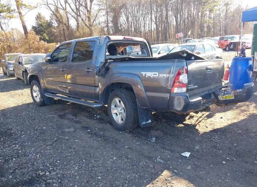 Photo 3 of 2015 Toyota Tacoma DOUBLE CAB/TRD PRO (VIN 3TMLU4EN7FM187143)