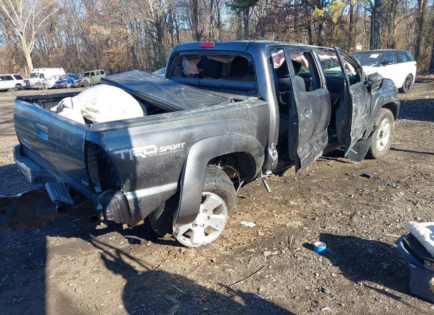 Photo 4 of 2015 Toyota Tacoma DOUBLE CAB/TRD PRO (VIN 3TMLU4EN7FM187143)
