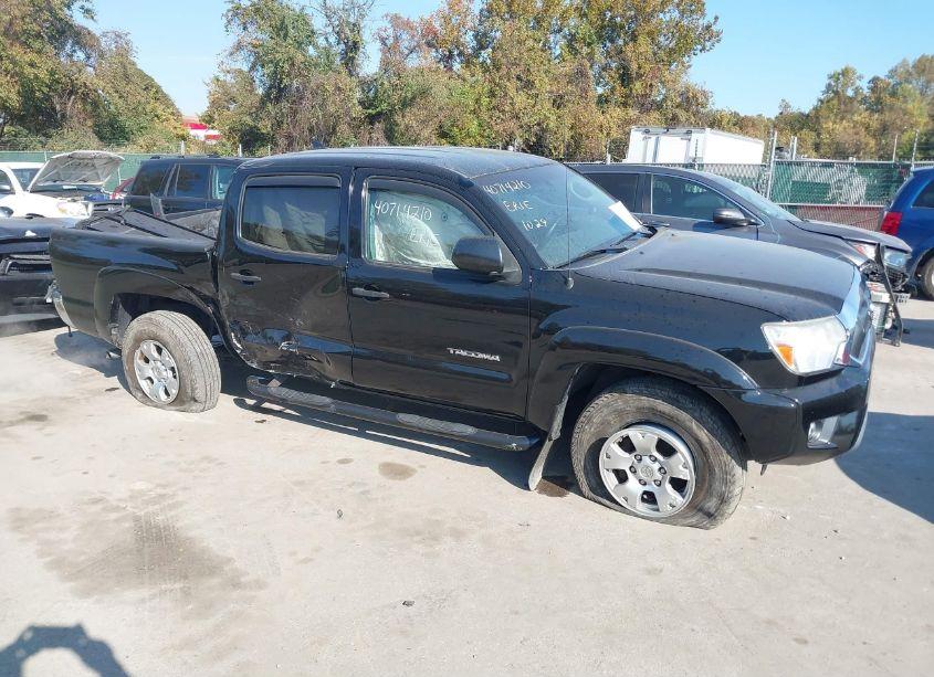 2015 Toyota Tacoma BASE V6 (VIN 3TMLU4EN7FM196490) main photo