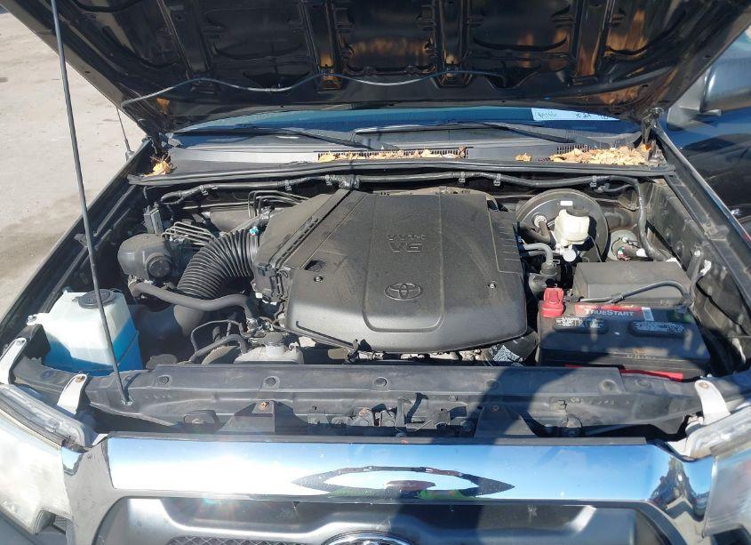 Photo 10 of 2015 Toyota Tacoma BASE V6 (VIN 3TMLU4EN7FM196490)