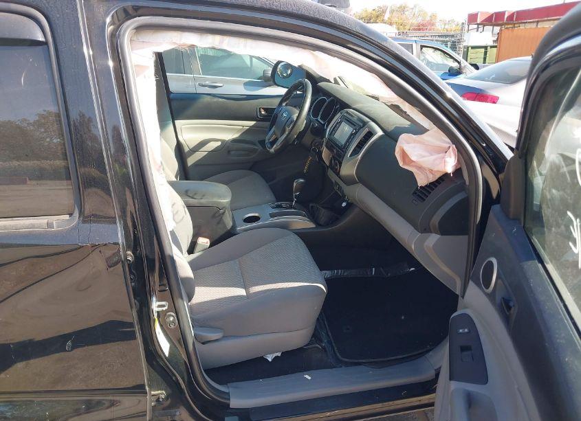 Photo 5 of 2015 Toyota Tacoma BASE V6 (VIN 3TMLU4EN7FM196490)