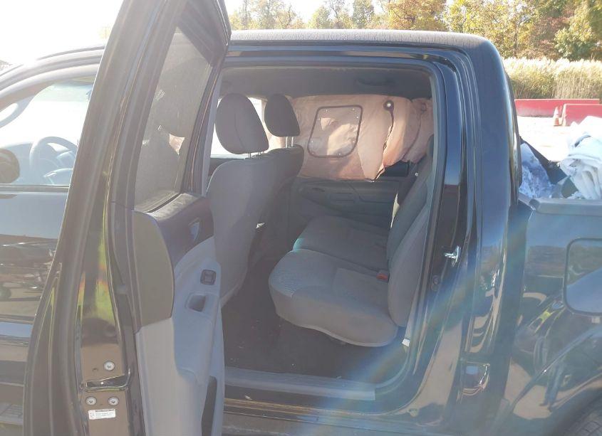 Photo 8 of 2015 Toyota Tacoma BASE V6 (VIN 3TMLU4EN7FM196490)